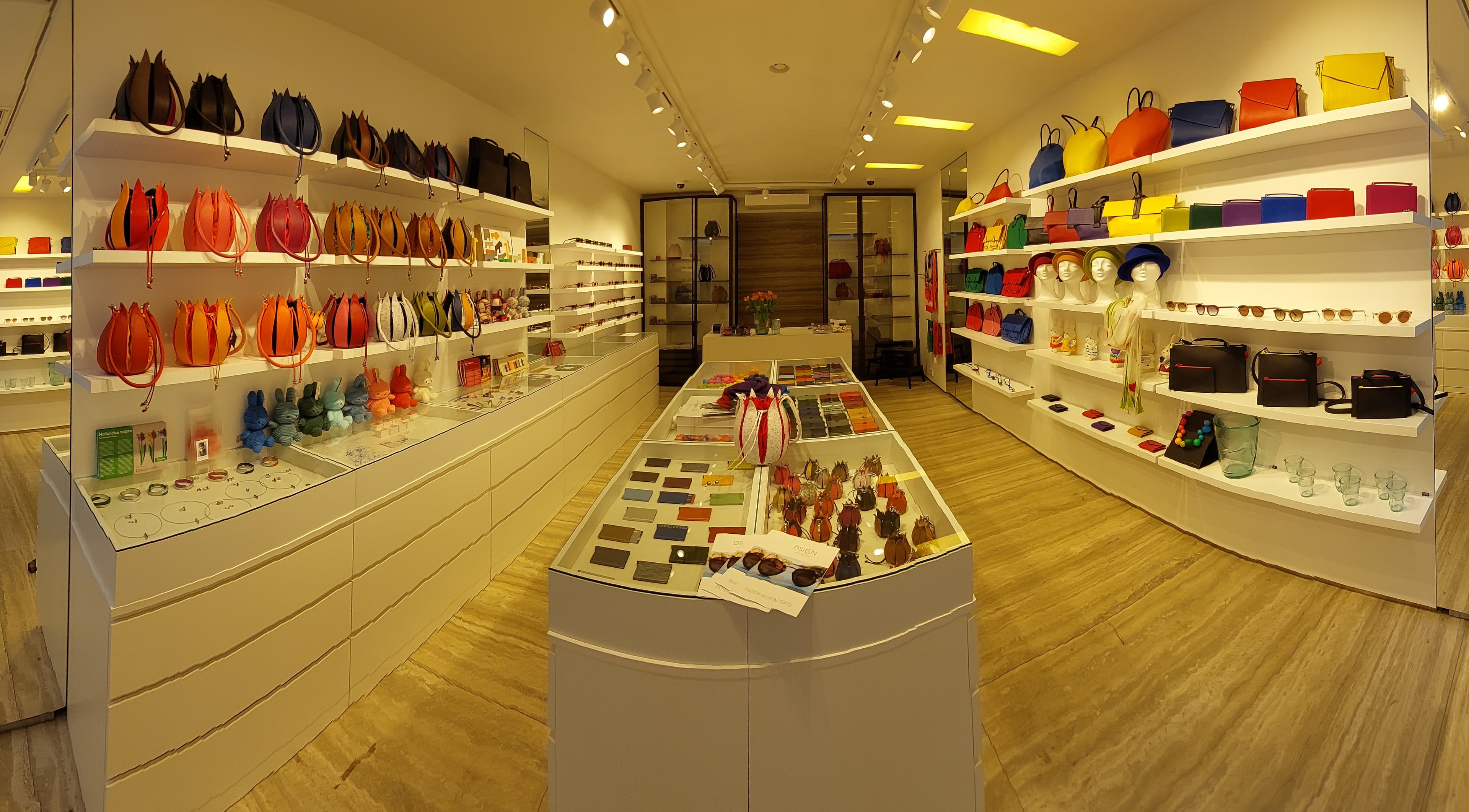 DSIGN 9 Streets (Oude Spiegelstraat 3)