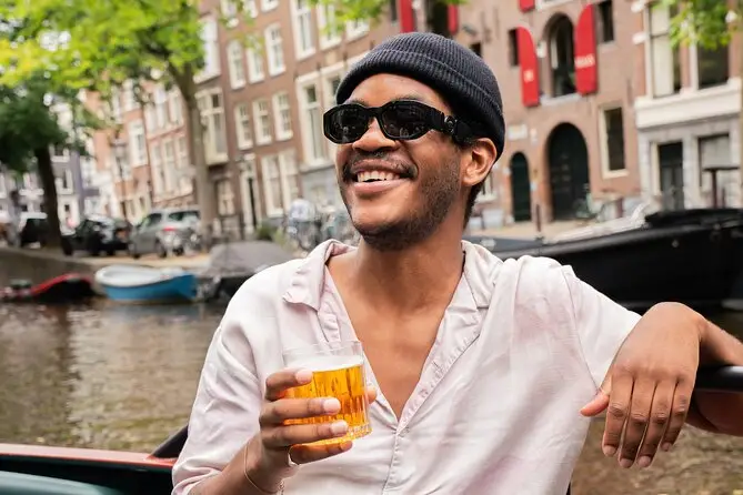 Boek een rondvaart op een van de luxueuze sloepen of klassieke sleepboten van Mokumboot