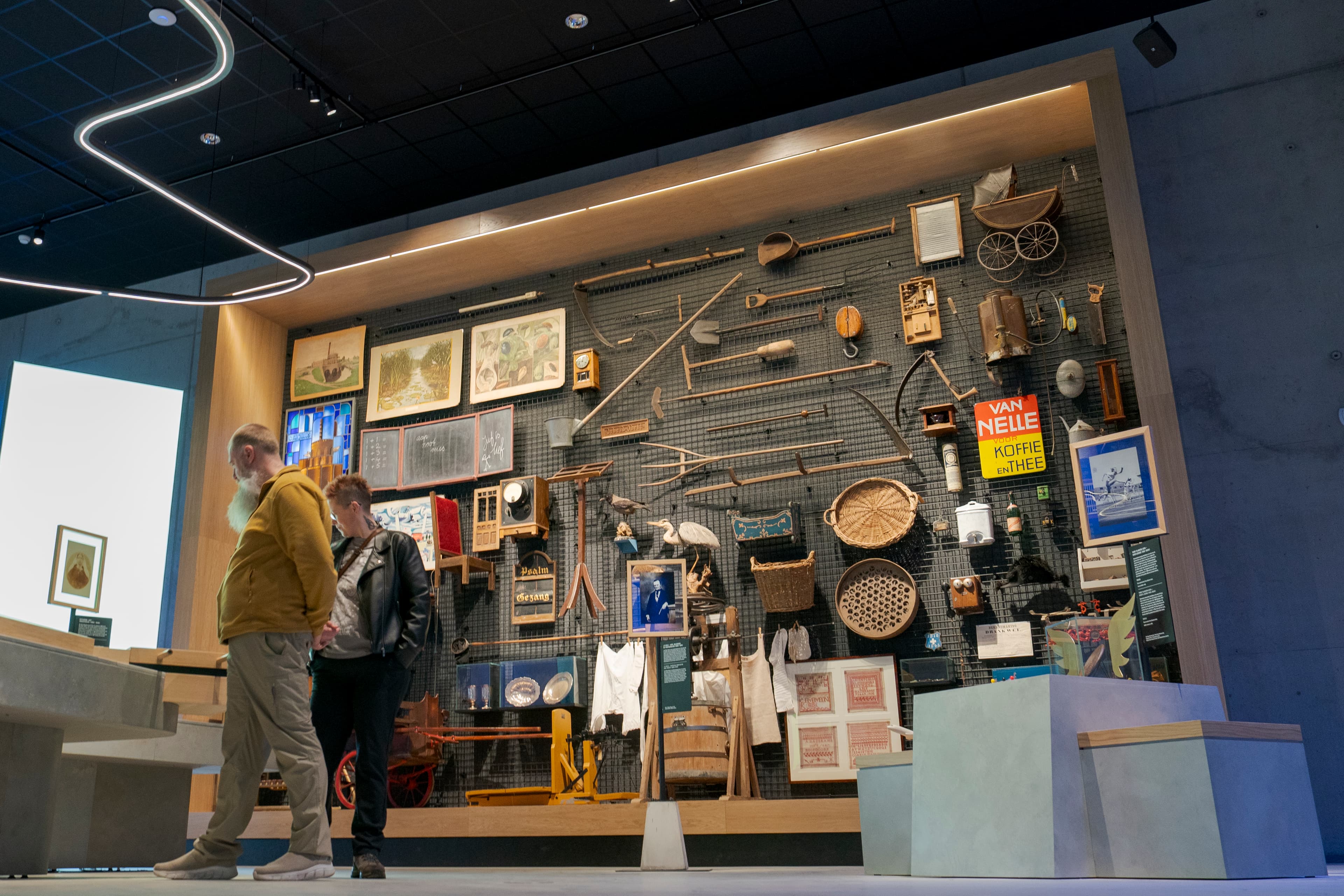 De objectenwand in het Cruquiuspaviljoen