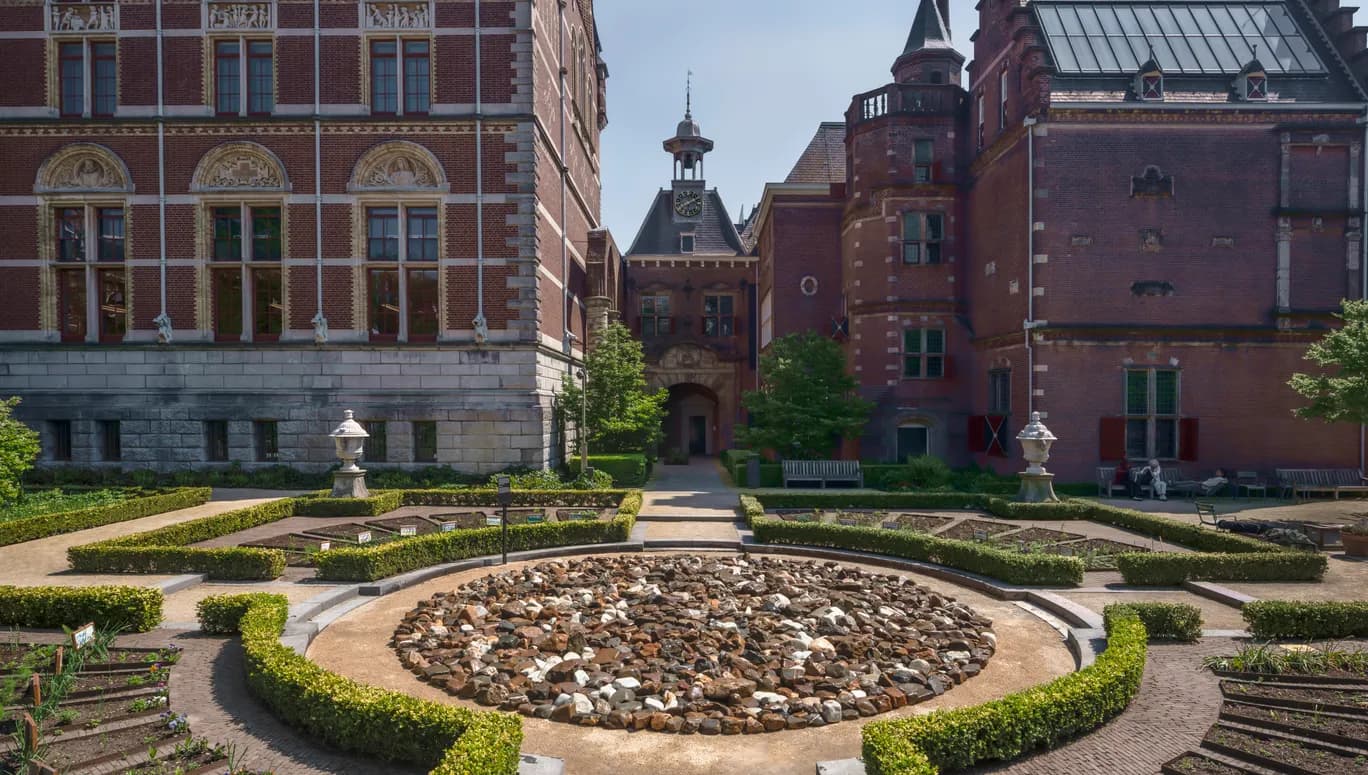 Richard Long exterior art installation in the Rijksmuseum Gardens 2023