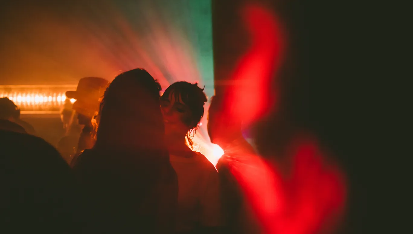 People dancing at Doka - Volkshotel