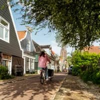 Cyclist on Nieuwendammerdijk.