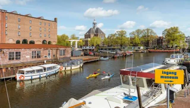 Canoeists on Oostenburgergracht.