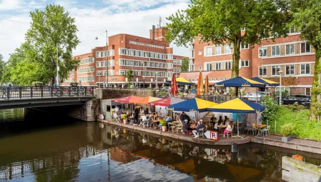 Terrace of Restaurant De Neef van Fred at Admiralengracht.