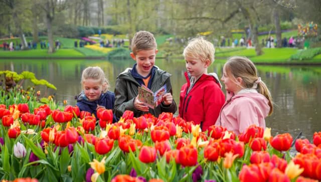 Children in flowers at Keukenhof