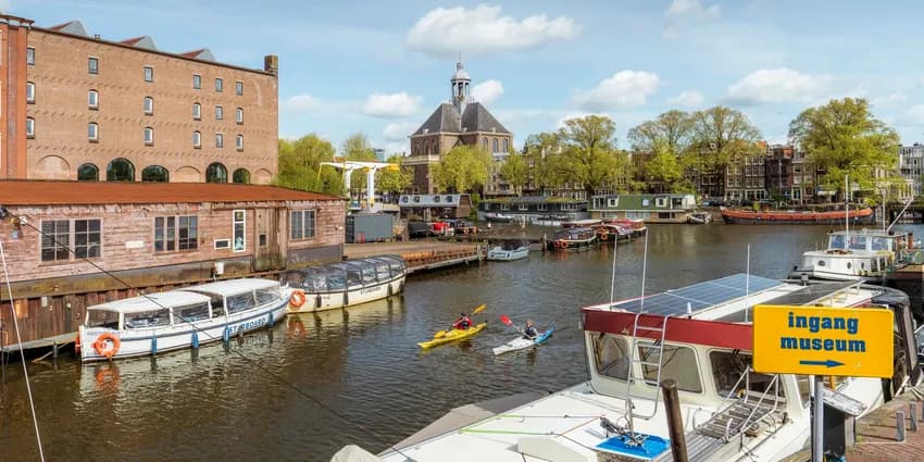 Canoeists on Oostenburgergracht.