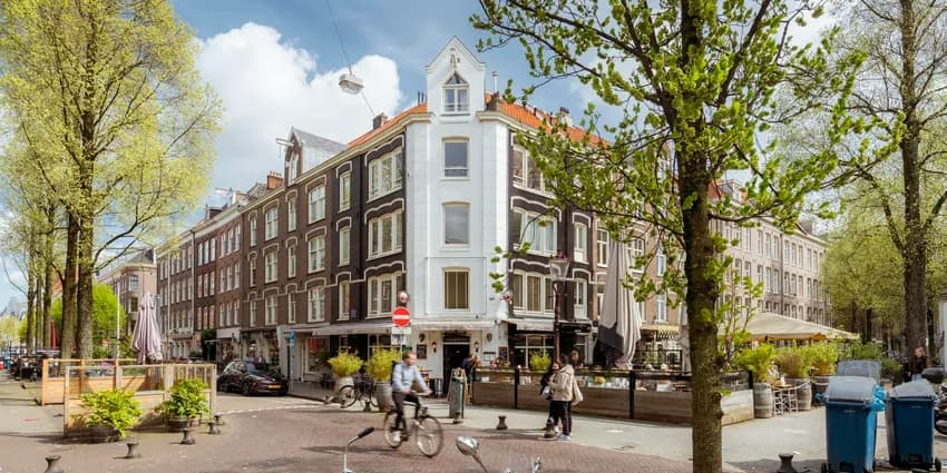 Sunny Gerard Douplein.