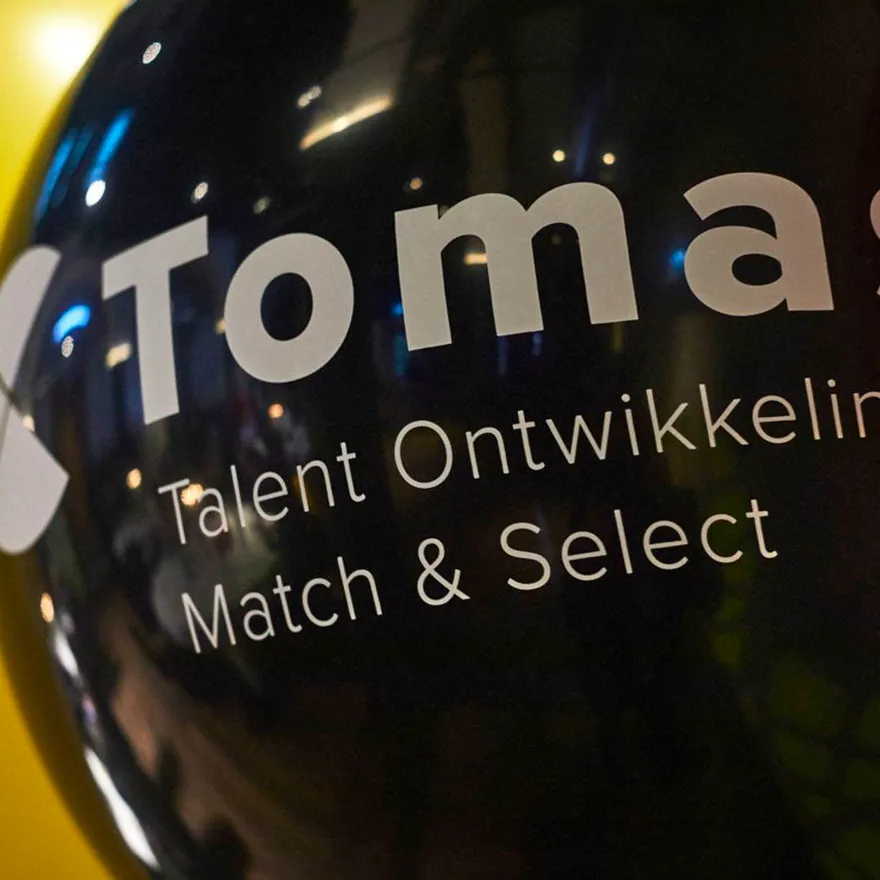 Baloon with the TOMAS platform logo