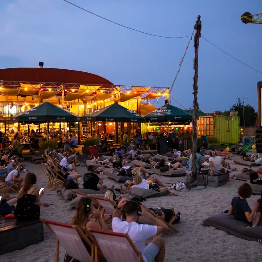 Pllek café-restaurant outdoor cinema