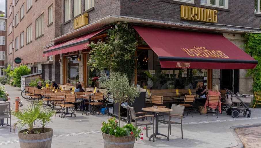 Café Vrijdag, exterior terrace in Rivierenbuurt