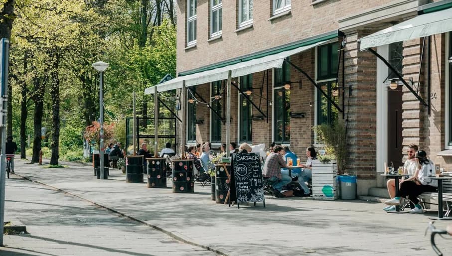 BARTACK restaurant bos en lommer, exterior, people sitting on a terrace