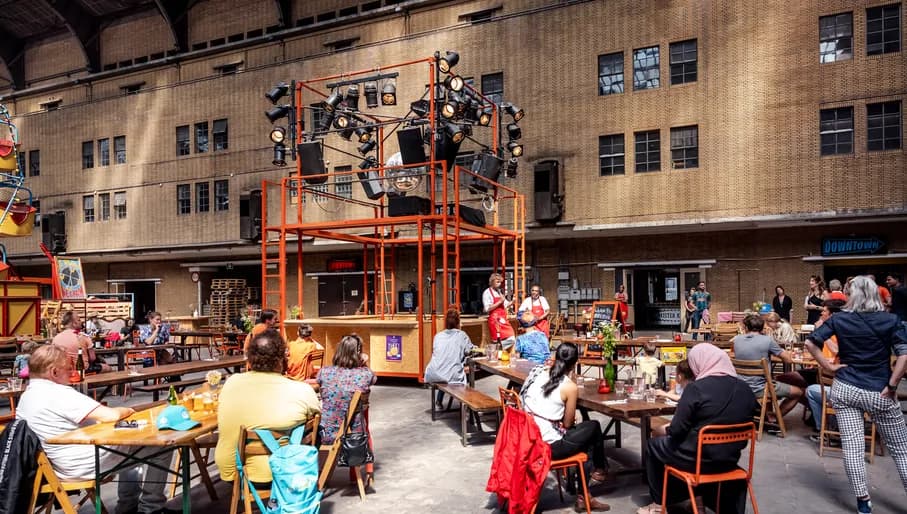 Portrait with models; location;