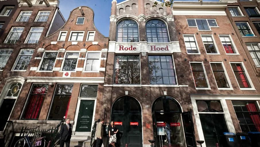 People standing outside the Rode Hoed event spaces exterior