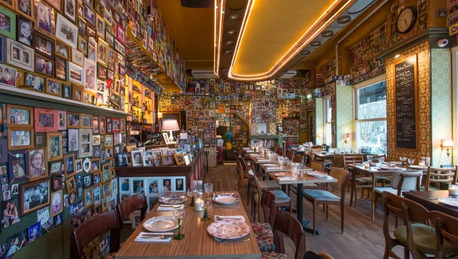 Moeders restaurant interior