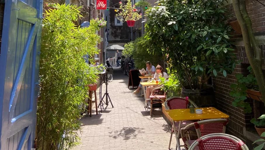 Restaurant Kapitein Zeppos Centrum, alley with terrace and people. Sign of Kapitein Zeppos