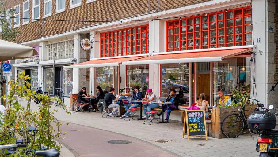 No Man's Art Gallery in Bos & Lommer - people dinning outside