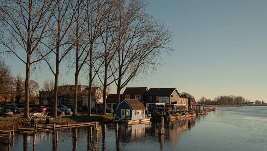 Vuurline Rondvaart boat cruises and Eeterij de Schalkse restaurant terrace along the River Vecht in Weesp