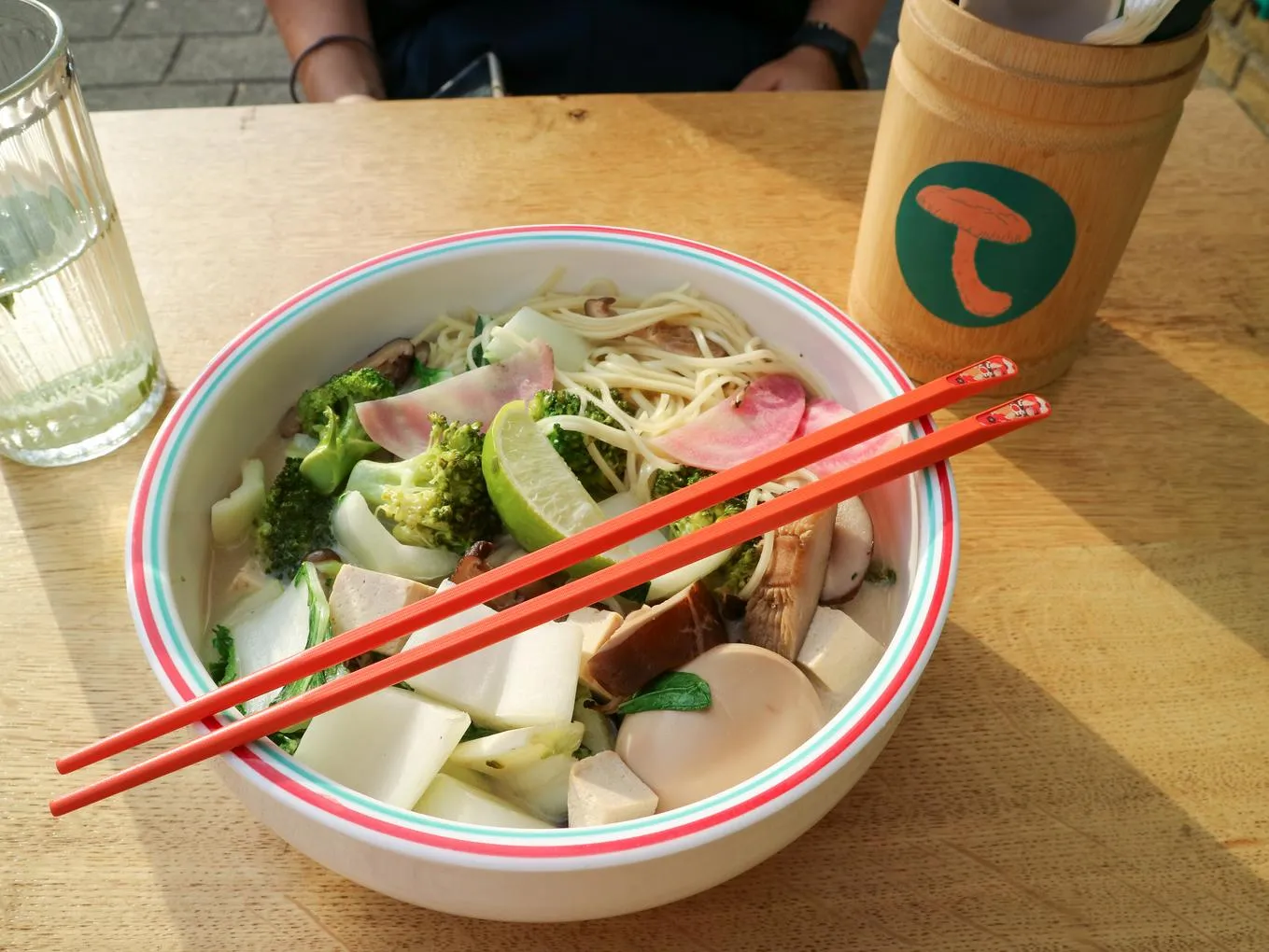 Mogu ramen kitchen in Bos en Lommer