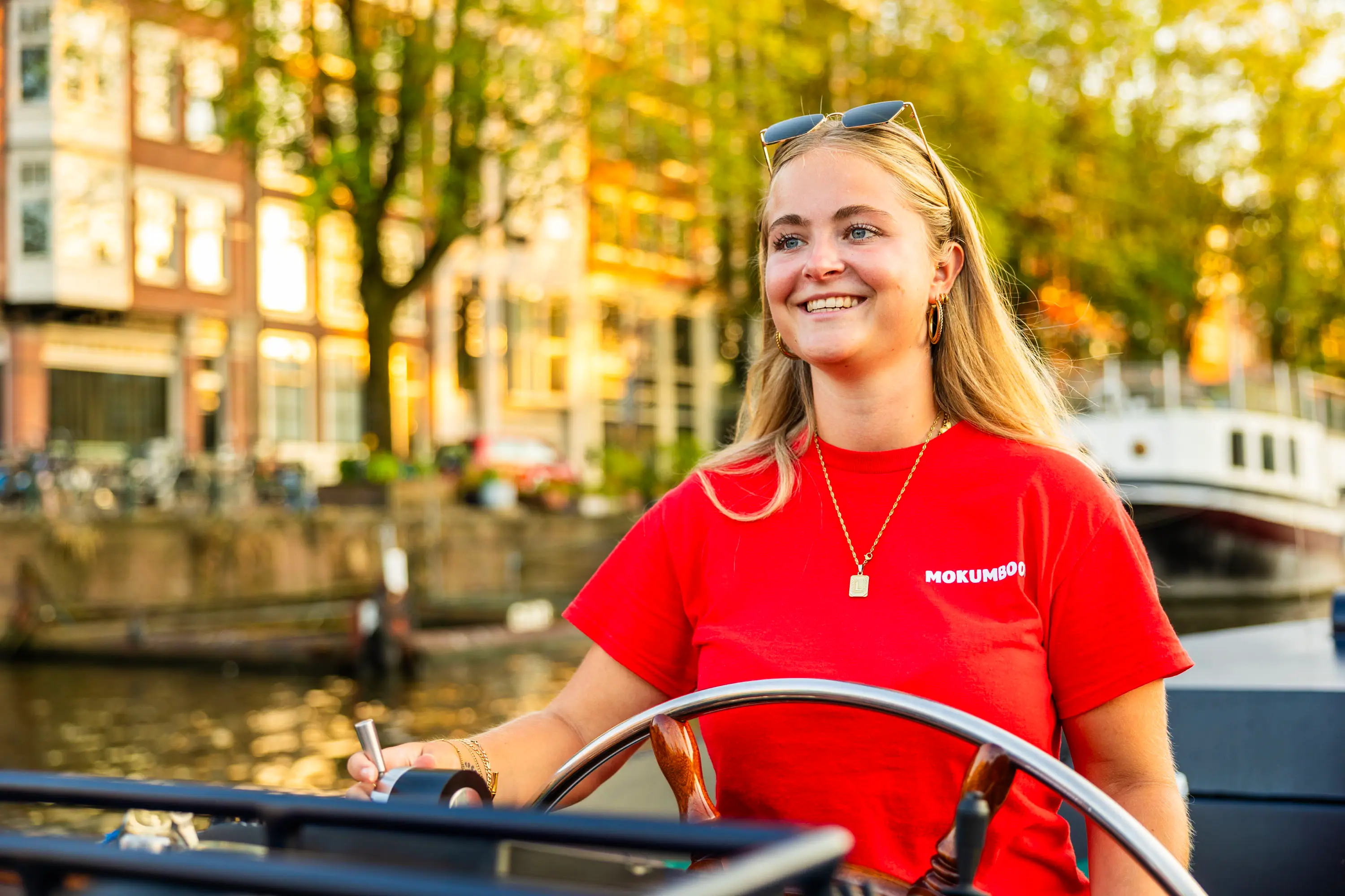 Mokumboot schipper