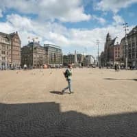 Overview of Dam Square with a view of the National Monument