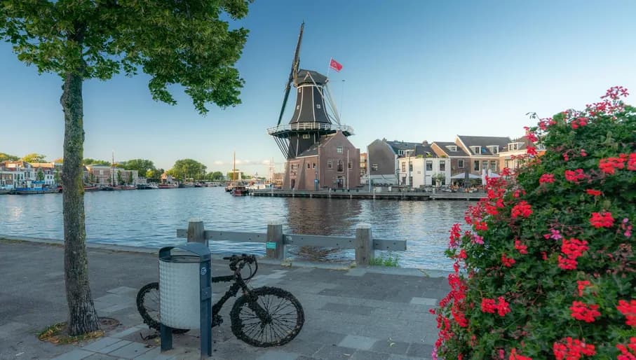 A bike behind the bin at the Molen de Adriaan Haarlem Lake