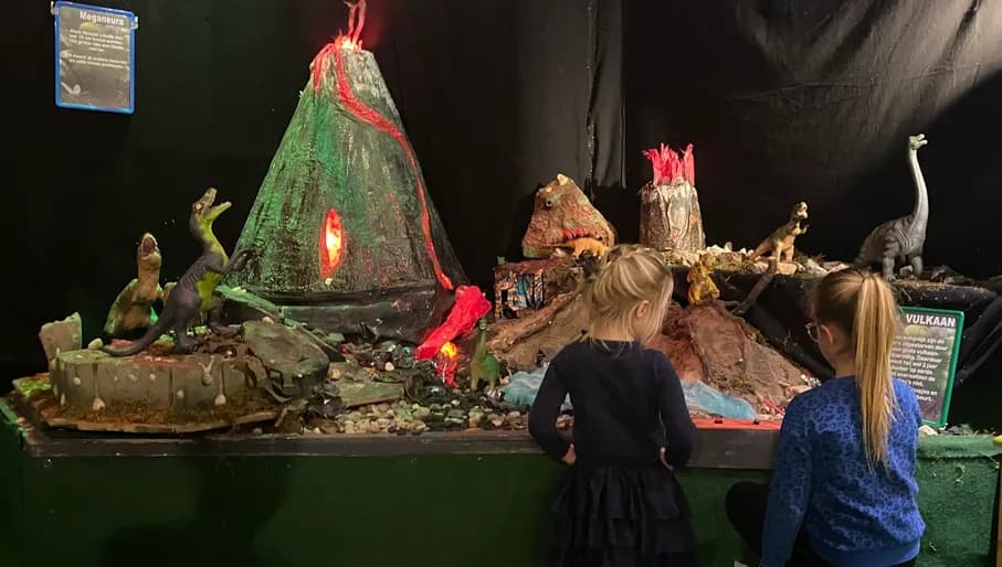 kids looking at the exhibition