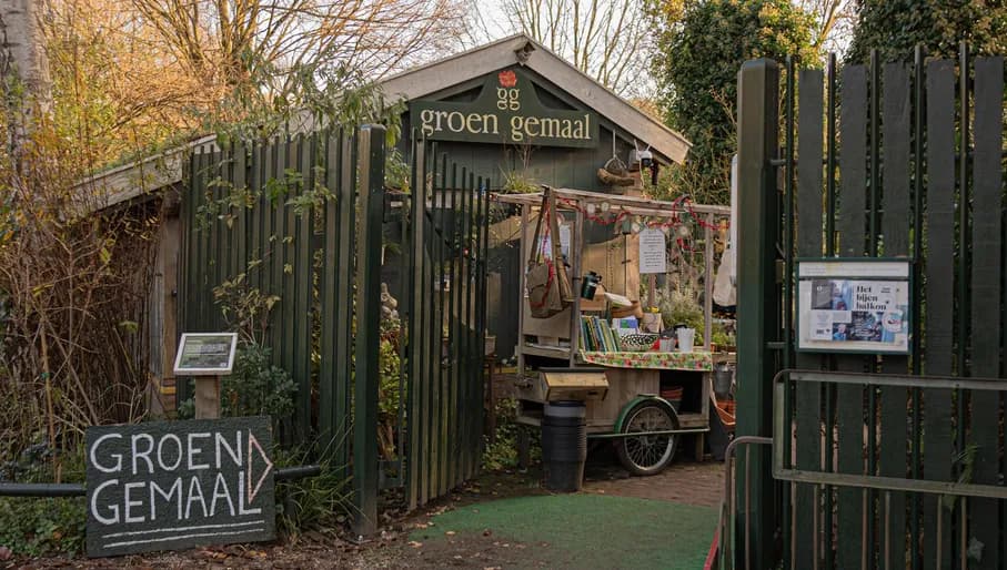 Groen Gemaal garden and plantshop in Sarphati Park in De Pijp