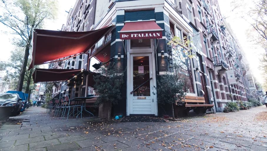 Outside De Italiaan pizza italian restaurant