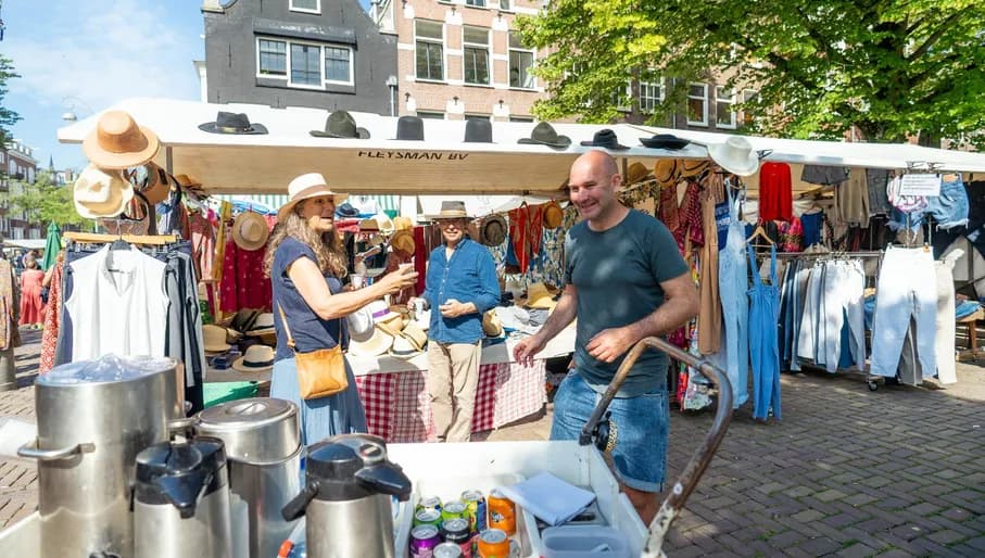 People laughing while shopping at Noordermarkt