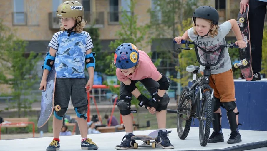 Kids skating and BMX at the skatepark on Zeeburgereiland