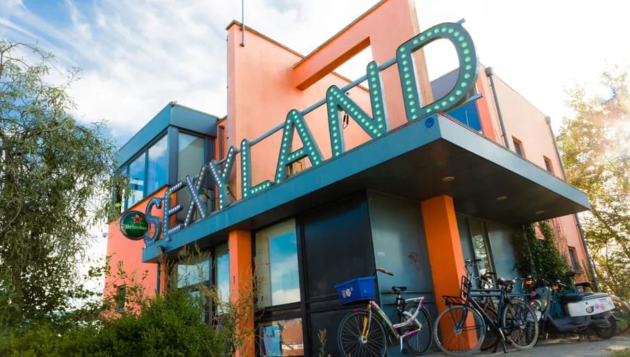 Sexyland World exterior