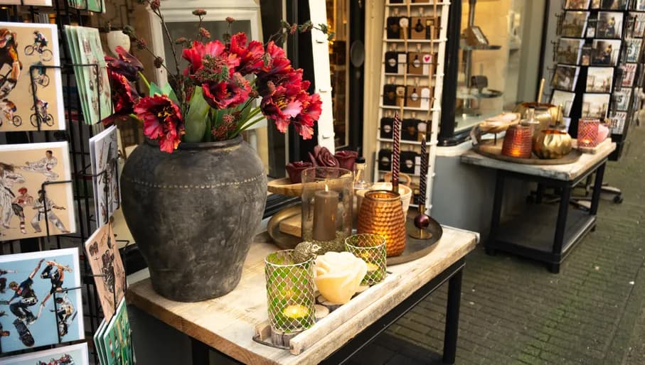 Exterior of gift shop on Slijkstraat in Weesp