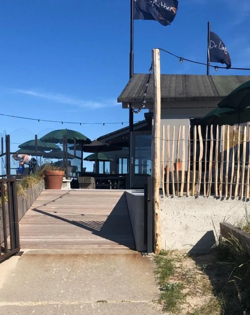 Strandtent beach club De Liefhebbers Wijk aan Zee