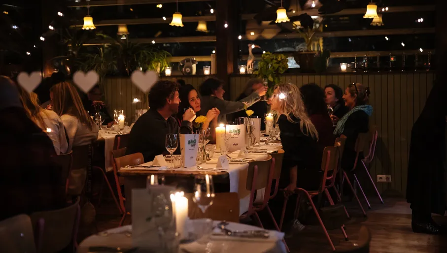 Vondeltuin people having dinner