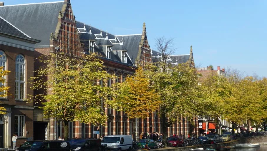 Spring at the Kloveniersburgwal Bushuis UVA