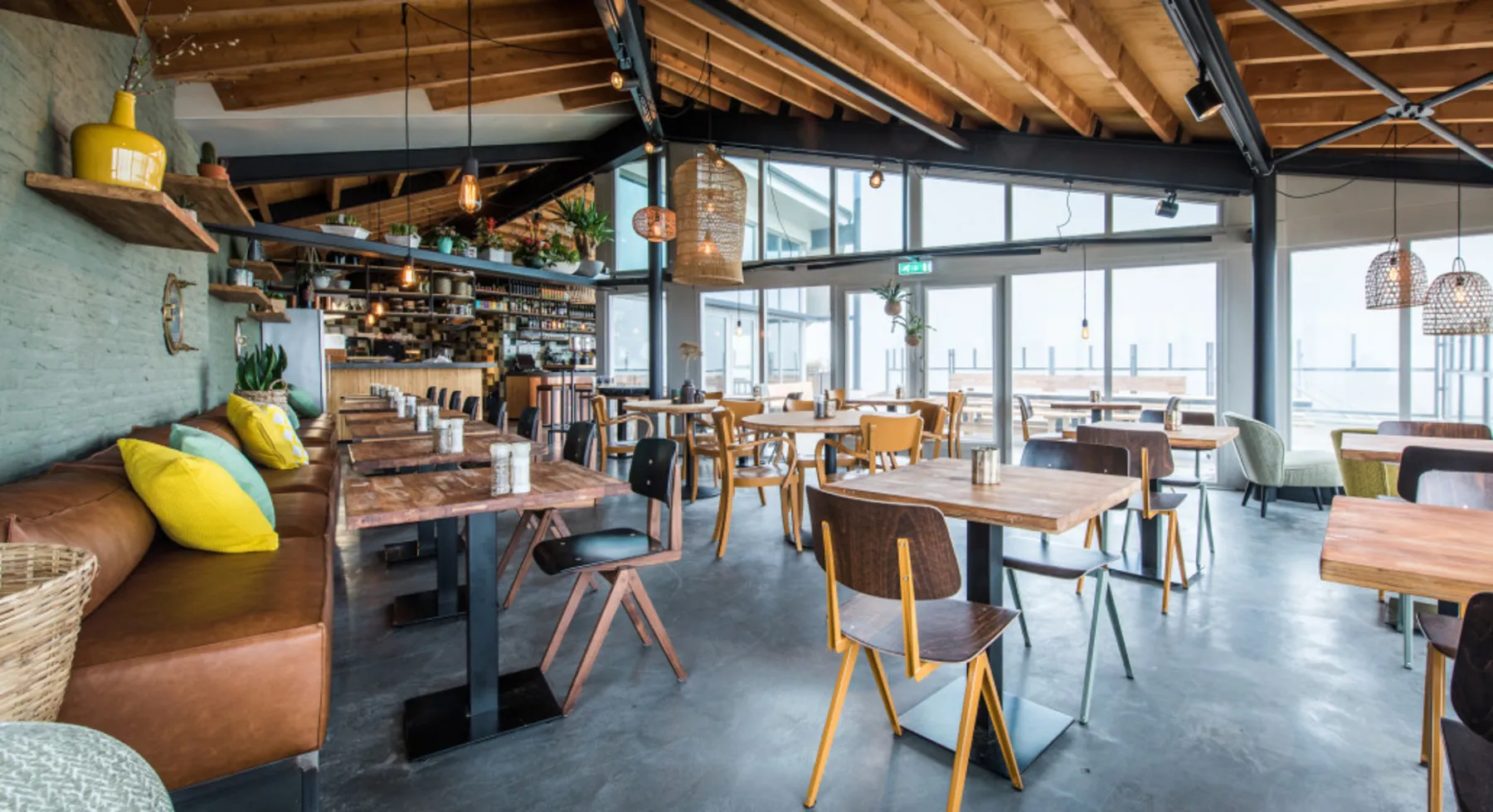 Strandtent beach club De Liefhebbers Wijk aan Zee