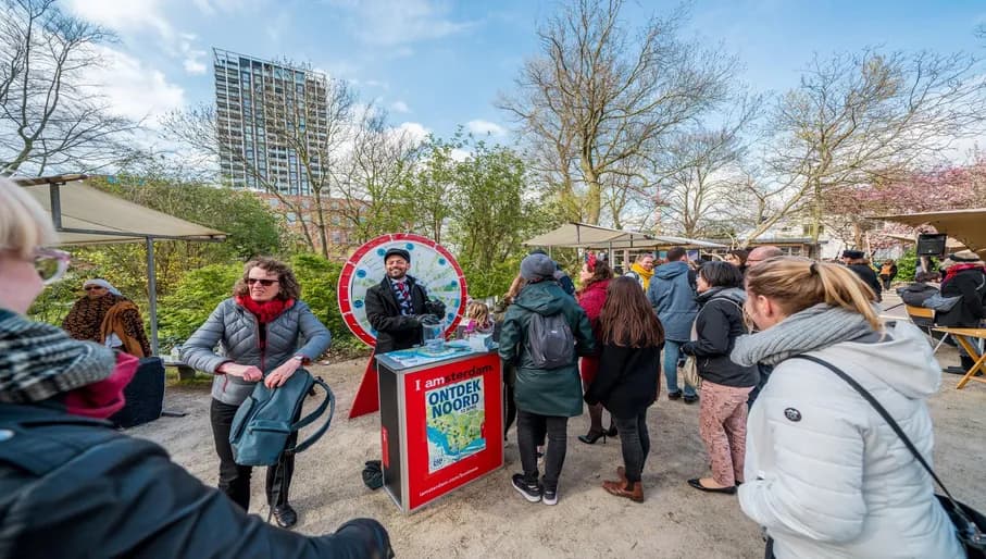People at the Tolhuistuin event