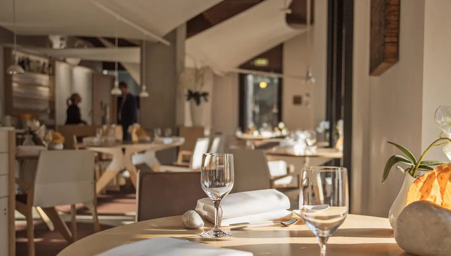 Zuidas Restaurant Bolenius interiors dining table