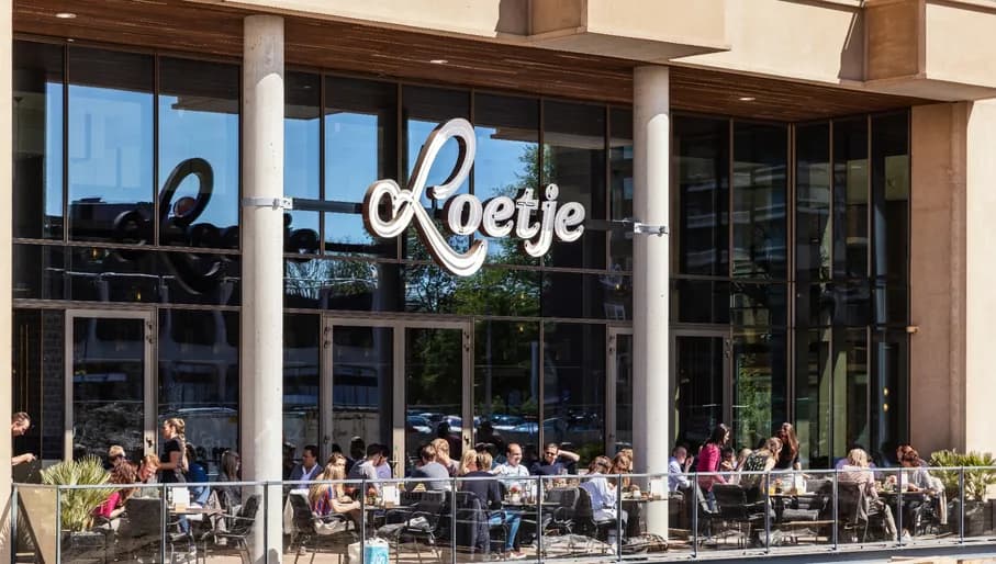 Loetje restaurant people sitting on the terrace